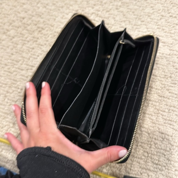 Gucci Guccissima Margaux Calfskin Metal Bar Zip Around Wallet - Picture 3 of 5